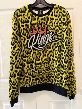 Switch Remarkable Kings yellow leopard print crewneck sweater size M